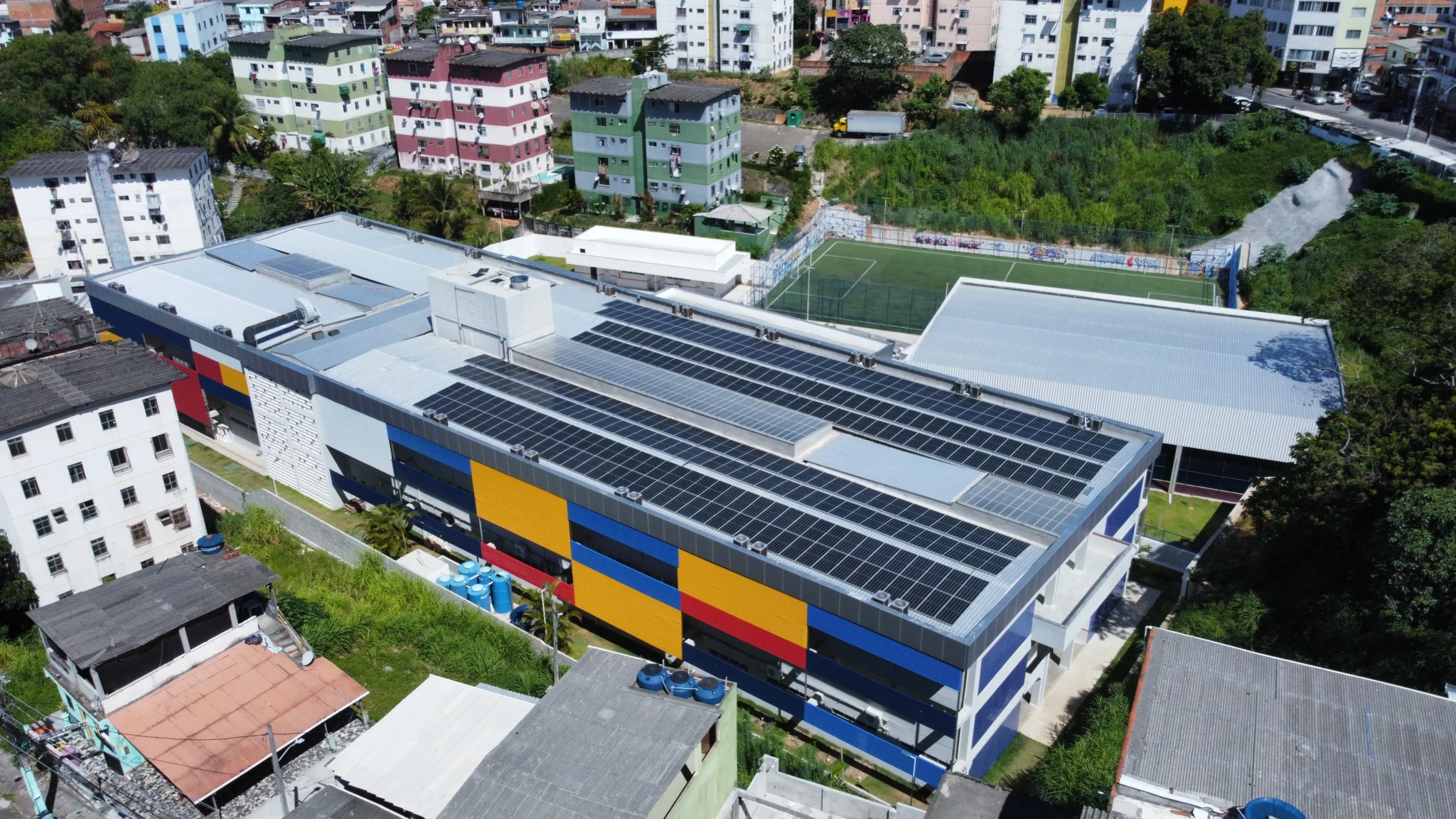 Potência: 150 kWp | Economia anual: R$265 mil