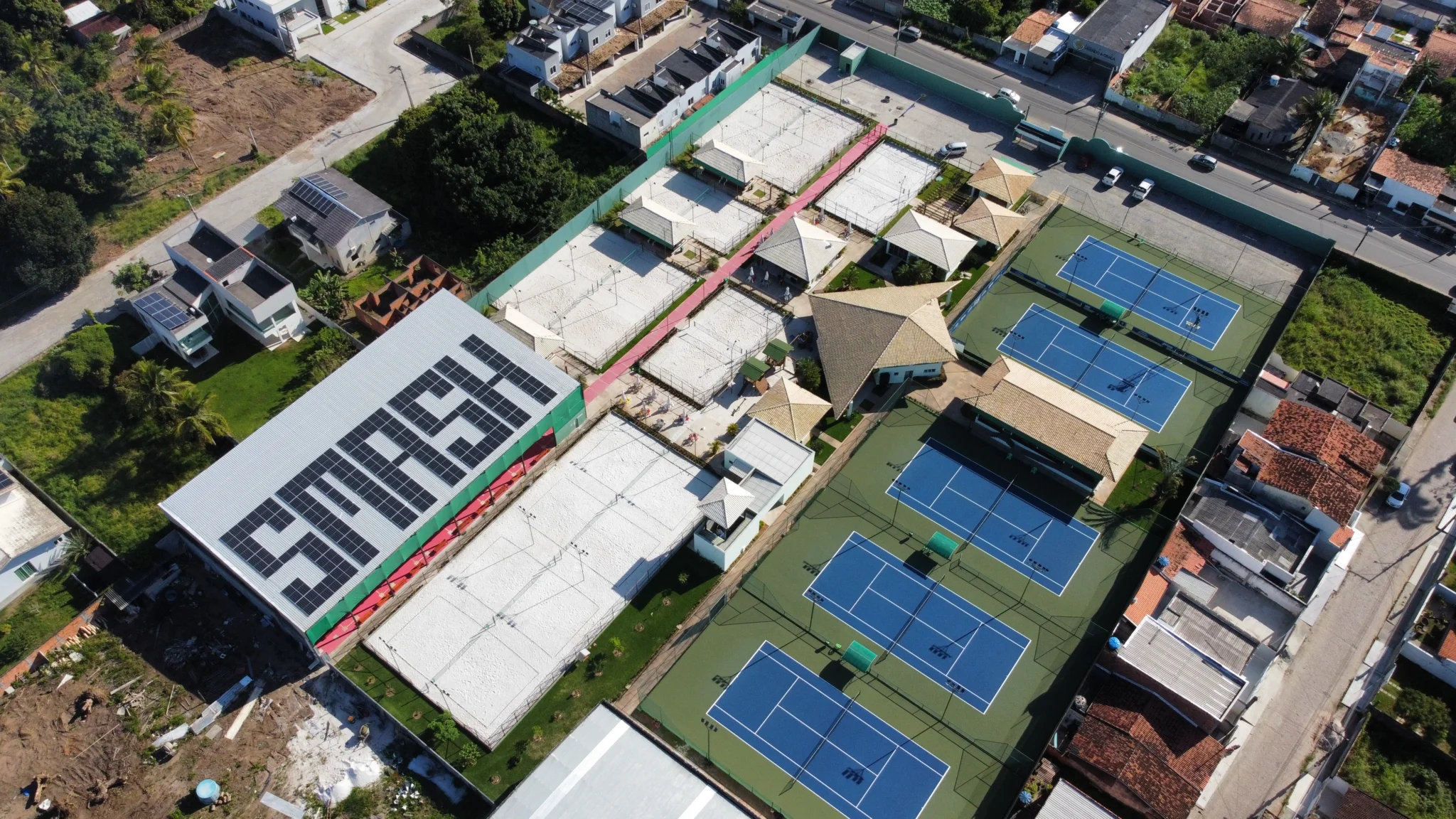 Potência: 77,4 kWp | Economia anual: R$197 mil